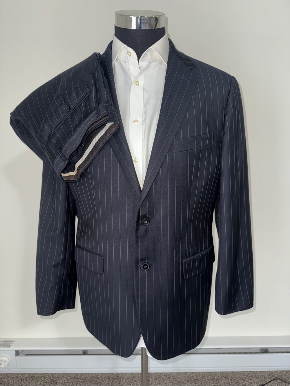 Joseph Abboud mens 42R black pinstripe 100% wool 2-button suit EUC